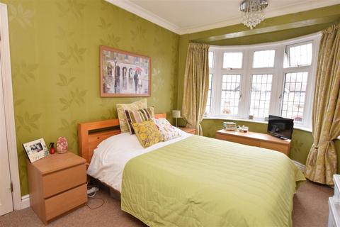 32 Reynolds Avenue, Chadwell Heath, Romford, RM6 4NS