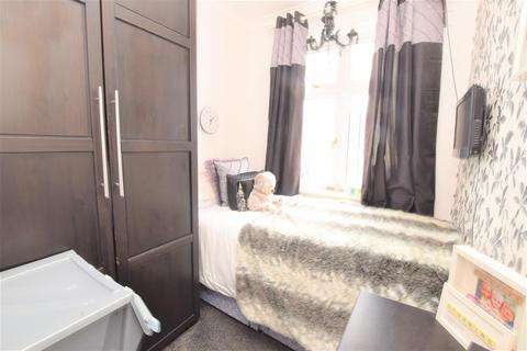 32 Reynolds Avenue, Chadwell Heath, Romford, RM6 4NS