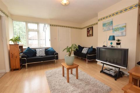 36 Grantham Gardens, Romford, RM6 6HJ