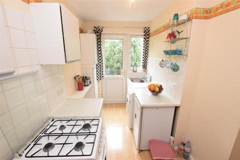 36 Grantham Gardens, Romford, RM6 6HJ