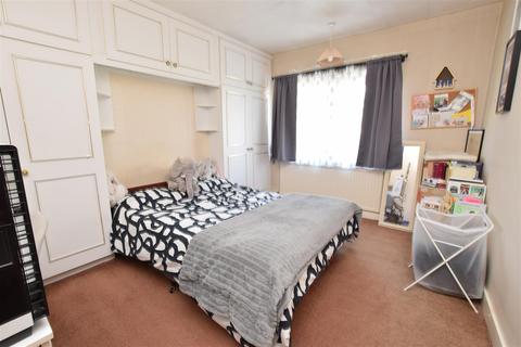 12 Farrance Road, Romford, RM6 6EB
