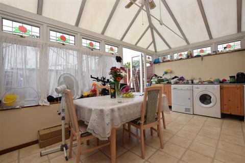 39 Adelaide Gardens, Romford, RM6 6SS
