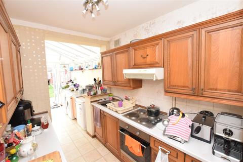 39 Adelaide Gardens, Romford, RM6 6SS