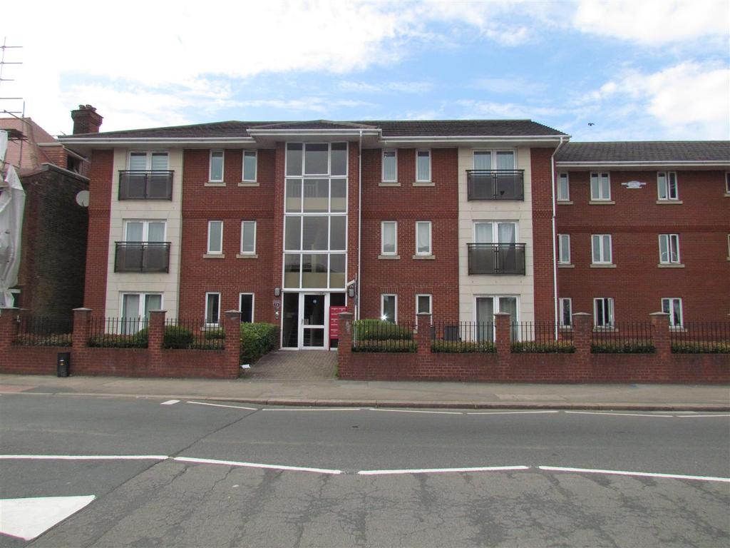 Ryan Court, London Road, Romford, RM7 2 bed apartment £1,250 pcm (£