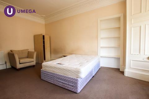4 bedroom flat to rent, Bruntsfield Gardens, Edinburgh, EH10