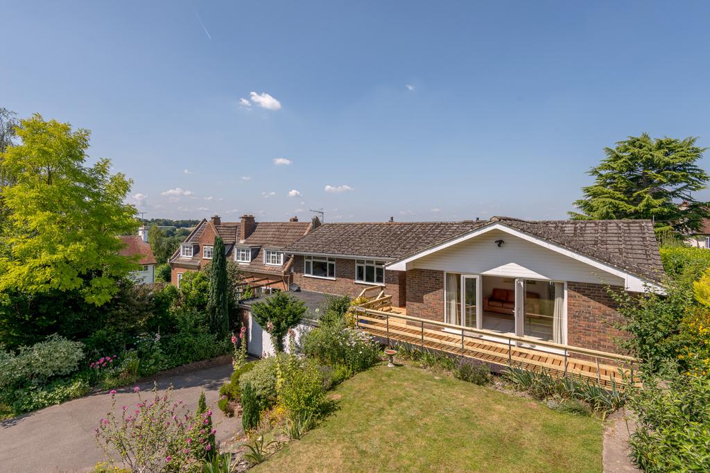 Leatherhead 3 bed detached house for sale £975,000