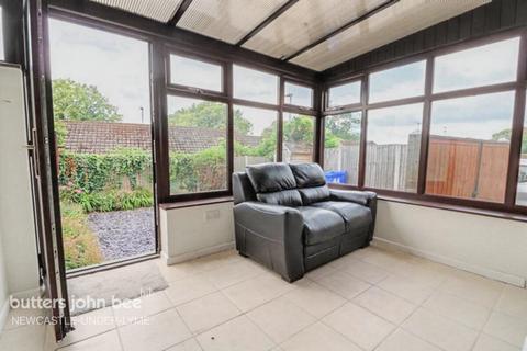 2 bedroom semi-detached house to rent, Lionel Grove, Stoke-on-trent