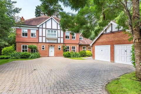 3 bedroom detached house to rent, Woodcote Place, Ascot SL5