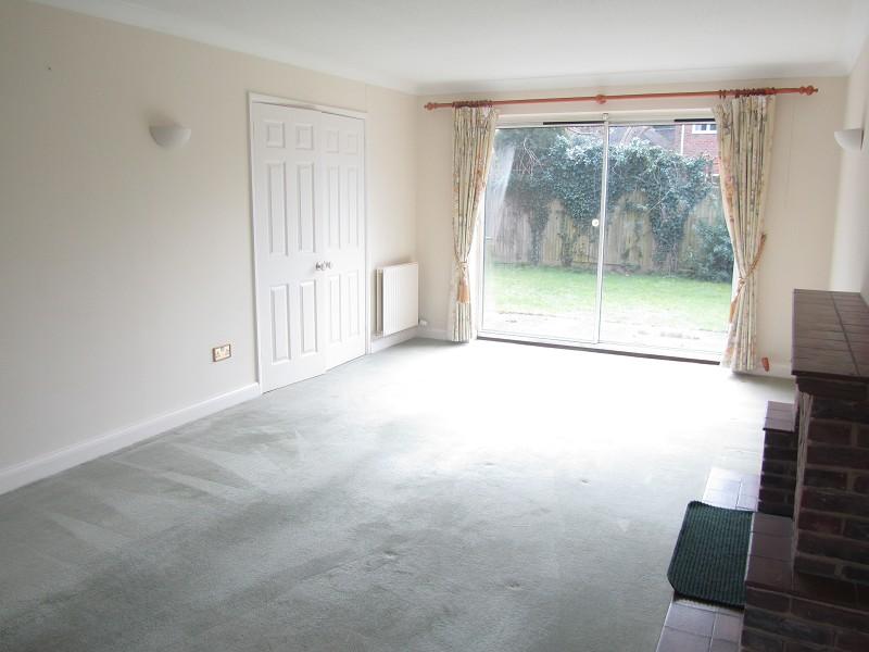 Bunbury Way, Epsom Downs, Surrey KT17 4 bed detached house £2,500 pcm