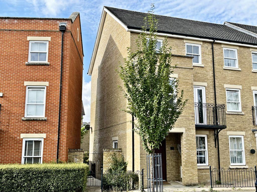 Rockbourne Road, Sherfield Park, Basingstoke RG27 0AF 3 bed semi
