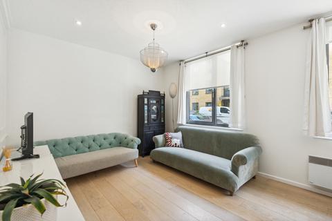 2 bedroom flat to rent, Gifford Street, Islington, London