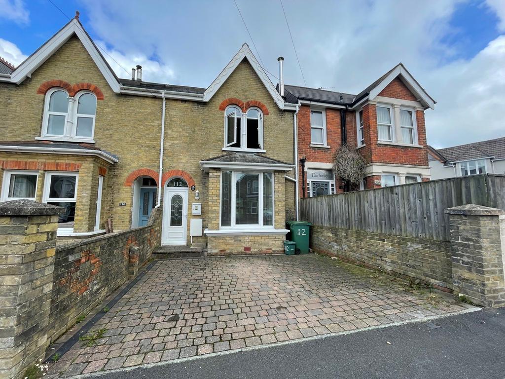 Mill Hill Road, Cowes, Isle Of Wight, PO31 3 bed terraced house £995