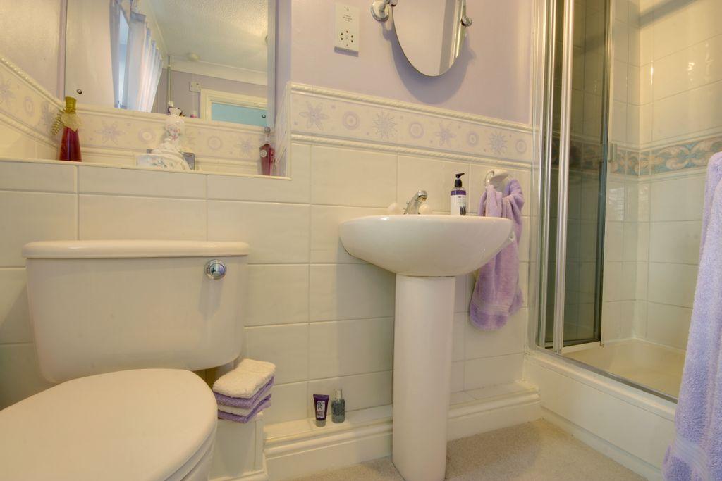 En-Suite To Bed 1