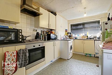 24 Courtleet Way, Nottingham, NG6 8FG