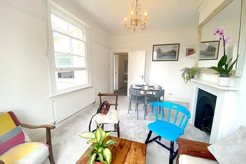 2 bedroom apartment to rent, Victoria Terrace, Kingsway, Hove BN3 2WB