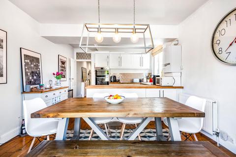 5 Waldron Road, London, SW18 3TB