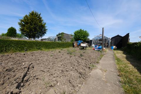 2 bedroom semi-detached house for sale - Kings Avenue, Framlingham, Suffolk