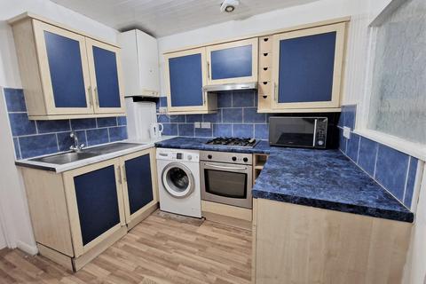 2 bedroom ground floor flat to rent - Mansfield Road, Ilford IG1 3BD