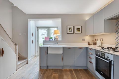 5 Robson Road, London, SE27 9LA