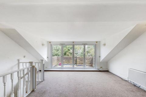 69b Deans Road, London, W7 3QD