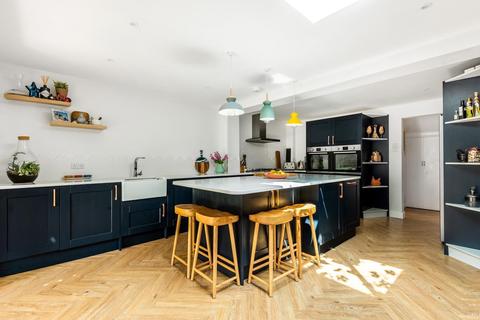 20 Bartholomew Close, Haslemere, GU27 1EN