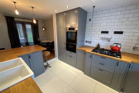 10 Coopers Close, Halifax, HX2 0SJ