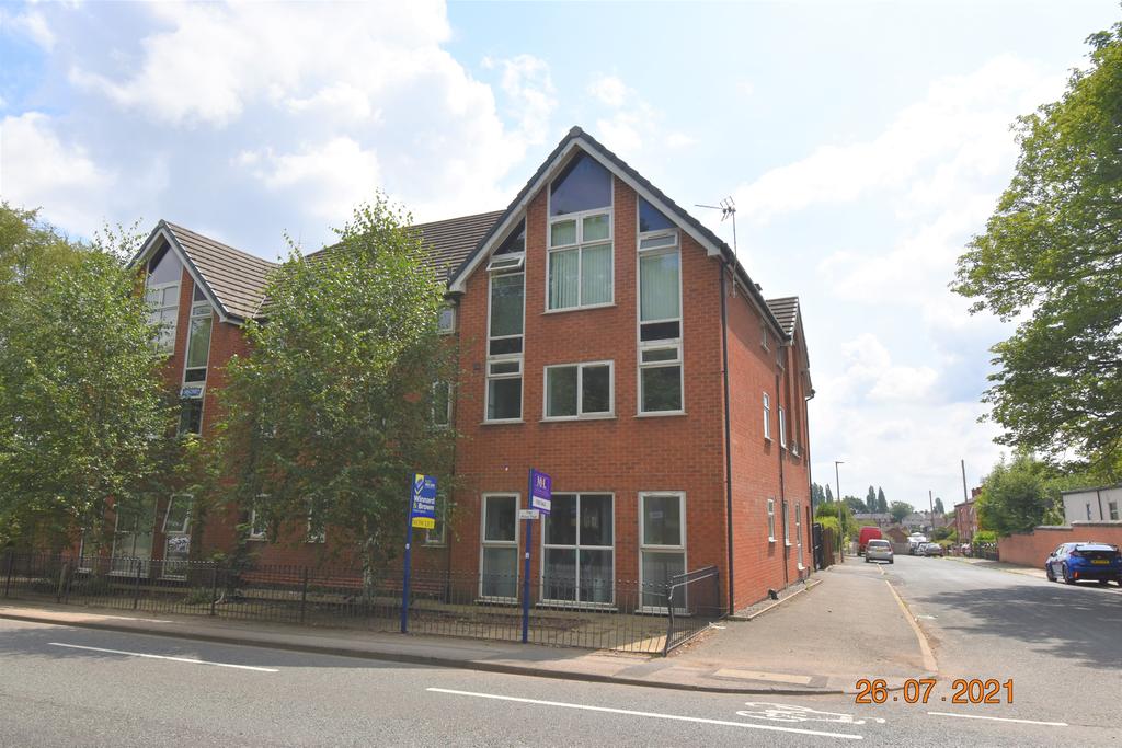 Royal Court, Hindley, Wigan WN2 2 bed flat £72,500