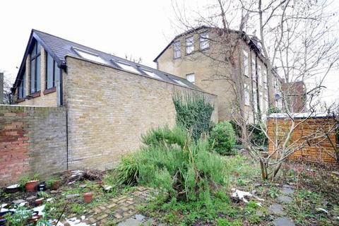 23 Stuart Crescent, London, N22 5NN