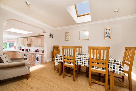 4 bedroom semi-detached bungalow to rent, Gidley Way, Horspath, OX33 1TD