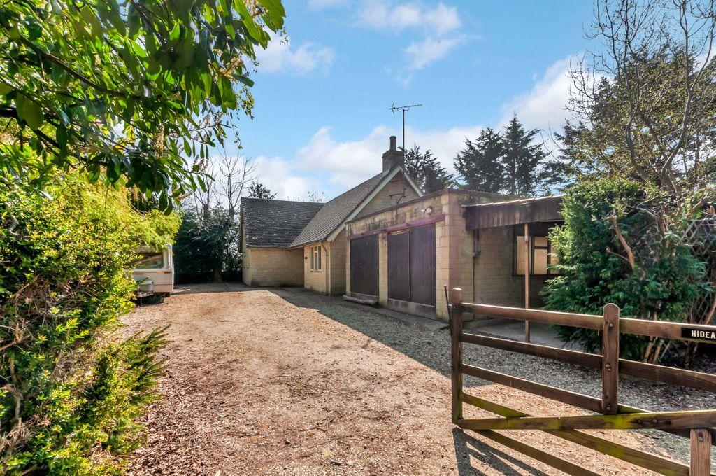Bow Wow, South Cerney GL7 5TW 3 bed bungalow £475,000