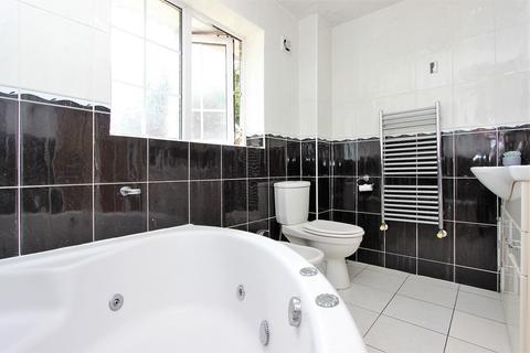 7 Chatsfield, Epsom, KT17 1QS