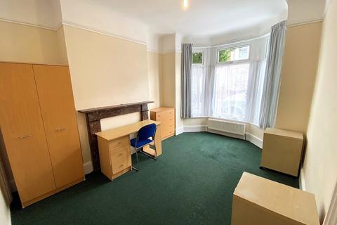 4 bedroom terraced house to rent - Edmund Road, Southsea