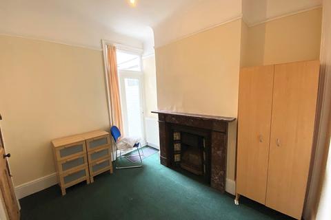 4 bedroom terraced house to rent - Edmund Road, Southsea