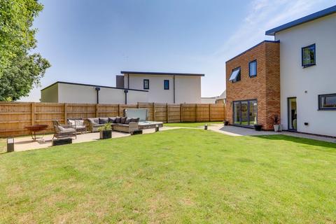 4 Catherines Close, Exeter, EX2 7SP