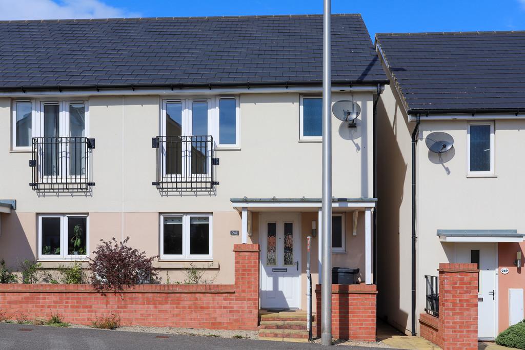 Younghayes Road, Cranbrook, Exeter 3 bed semidetached house £250,000