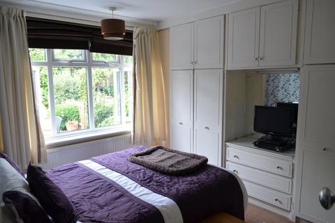 2 bedroom flat to rent, Tregenna Close, Oakwood