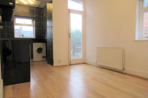 2 bedroom flat to rent, DANCER ROAD, KEW, RICHMOND