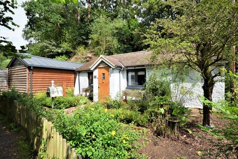 3 bedroom detached bungalow for sale - Old Church Lane, Farnham