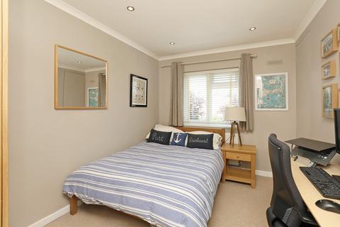 6 Glebe Way, Hanworth, Feltham, TW13 6HH