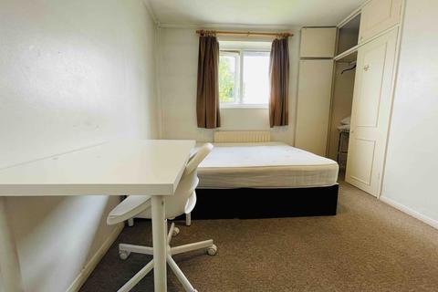 1 bedroom in a house share to rent, St. Elmos Road, London, SE16