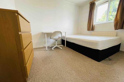 1 bedroom in a house share to rent, St. Elmos Road, London, SE16