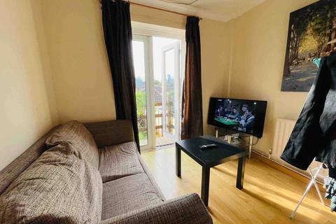 1 bedroom in a house share to rent, St. Elmos Road, London, SE16