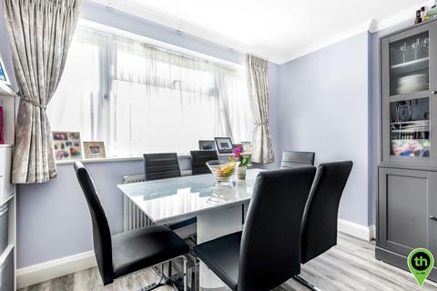 24 Heronsgate, Edgware, HA8 7LD