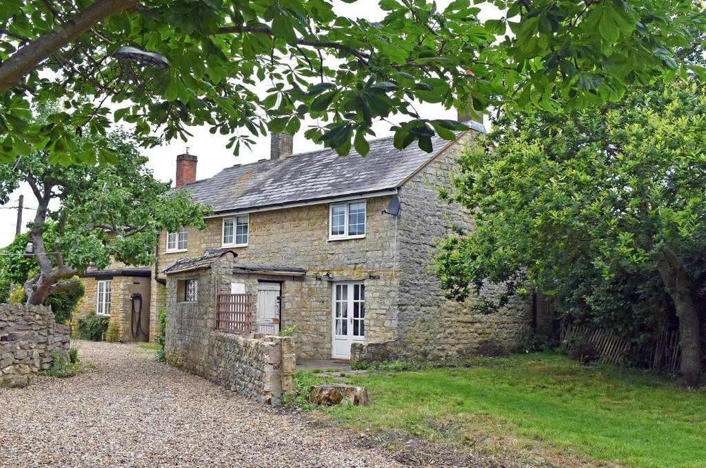 Bell Lane, Syresham 3 bed detached house £325,000
