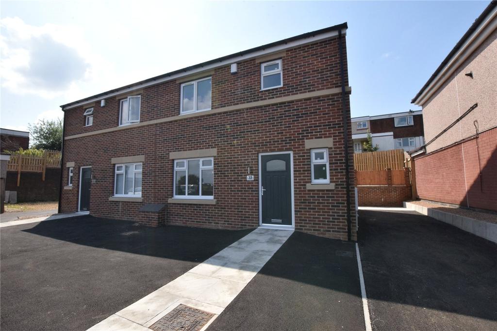 Stonecliffe Drive, Leeds, West Yorkshire 3 bed semidetached house £