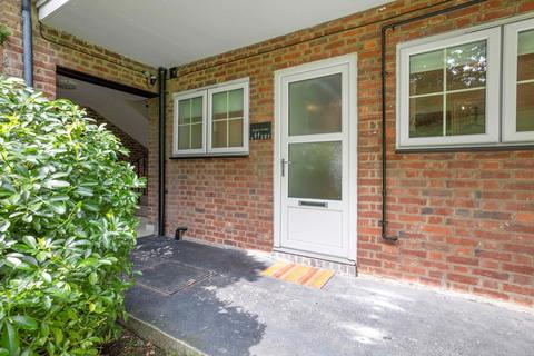 12 Park Close, Hatfield, AL9 5AY
