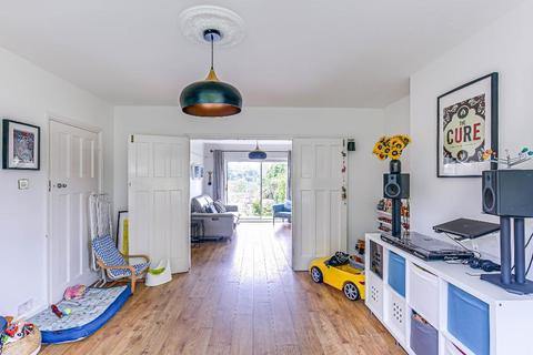 4 Downsway, South Croydon, CR2 0JA