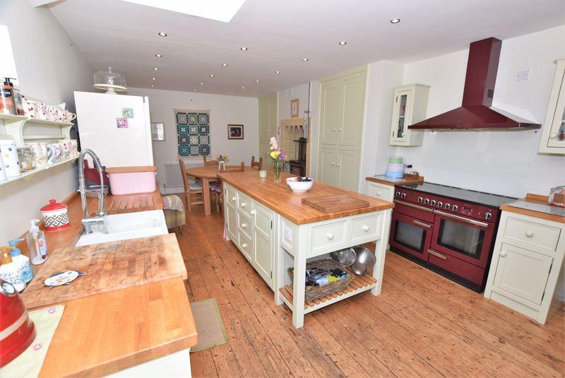 Upton Road, Moreton 4 bed semidetached house £440,000