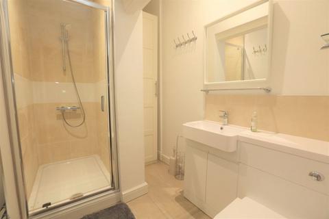 1 bedroom in a flat share to rent, Whitehall Road, Gateshead NE8