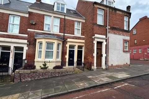 1 bedroom in a flat share to rent, Whitehall Road, Gateshead NE8